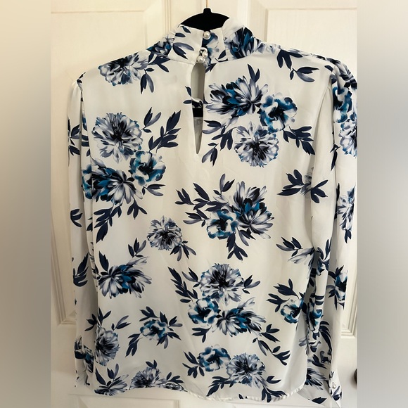 White House Black Market Blouse - Picture 3 of 4